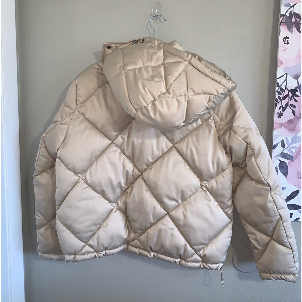 Calvin Klein cream puffer jacket Women’s snow jacket removable hoodie size Large